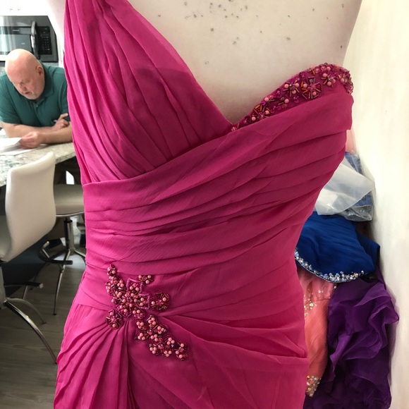 Fuchsia chiffon one shoulder - Picture 11 of 13